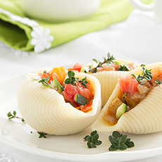 Лумакони с овощной начинкой