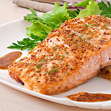 Кижуч, запеченный с медом и горчицей