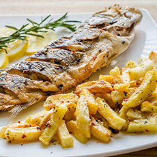 Сибас на гриле с розмарином и лимоном