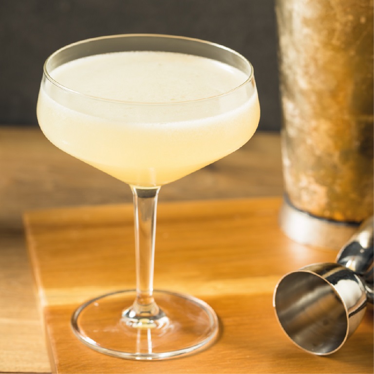 Коктейль Corpse Reviver № 1